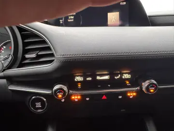 MAZDA 3 SEDAN 2.0 SkyActiv-G150 Plus AT