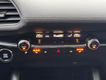 MAZDA 3 SEDAN 2.0 SkyActiv-G150 Plus AT