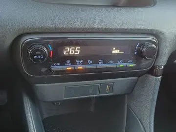 Toyota Yaris 1.5 hybrid 92 CP Eco