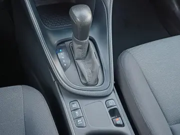 Toyota Yaris 1.5 hybrid 92 CP Eco