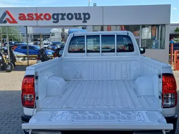 Toyota HILUX 2WD 2.4 D-4D 2.4 diesel 150 CP MT6