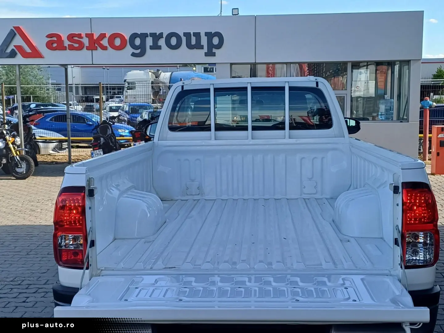 Toyota HILUX 2WD 2.4 D-4D 2.4 diesel 150 CP MT6