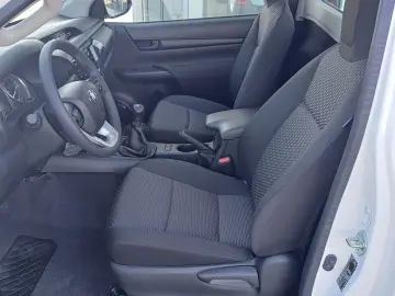 Toyota HILUX 2WD 2.4 D-4D 2.4 diesel 150 CP MT6