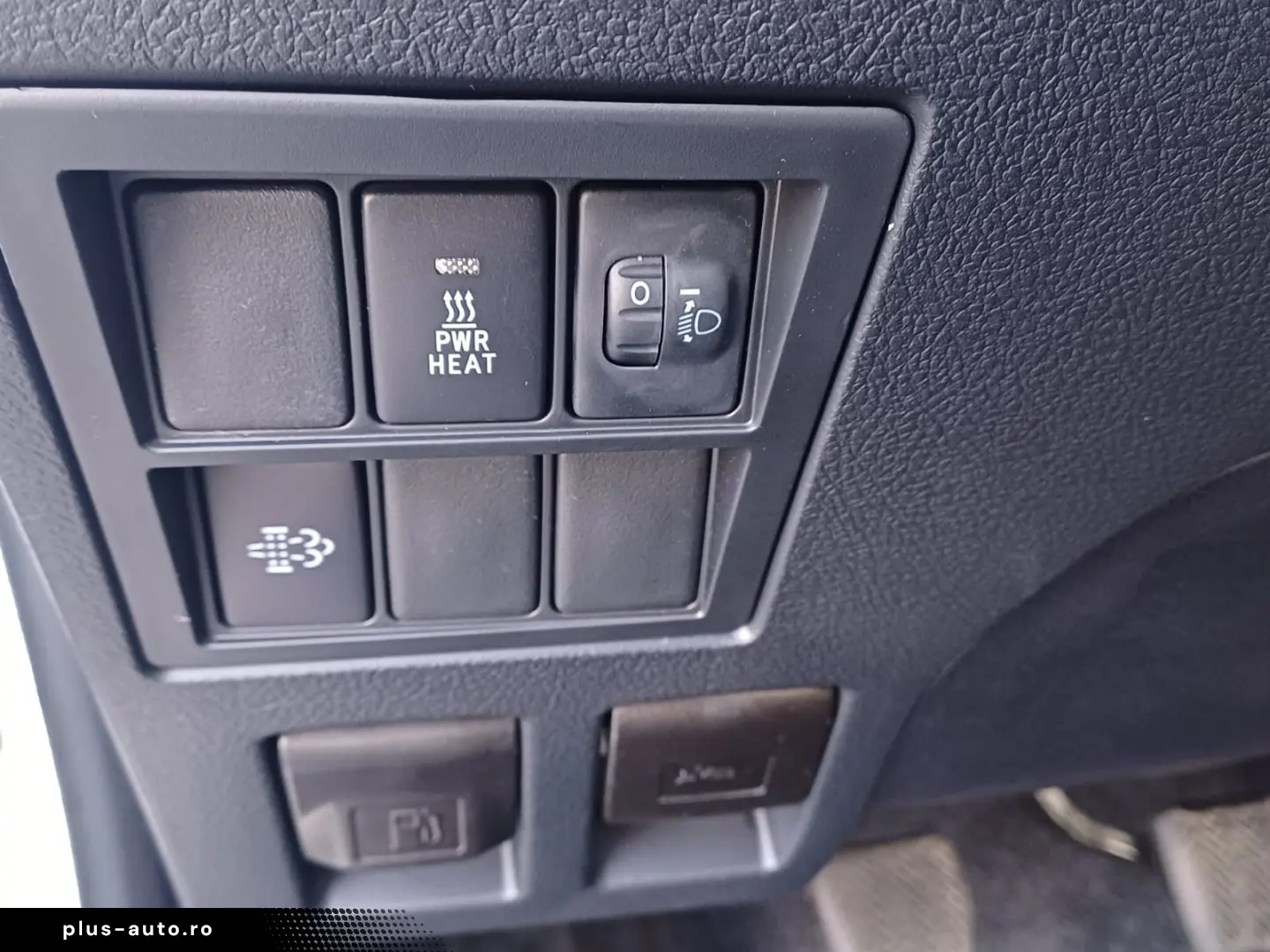 Toyota HILUX 2WD 2.4 D-4D 2.4 diesel 150 CP MT6