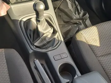 Toyota HILUX 2WD 2.4 D-4D 2.4 diesel 150 CP MT6