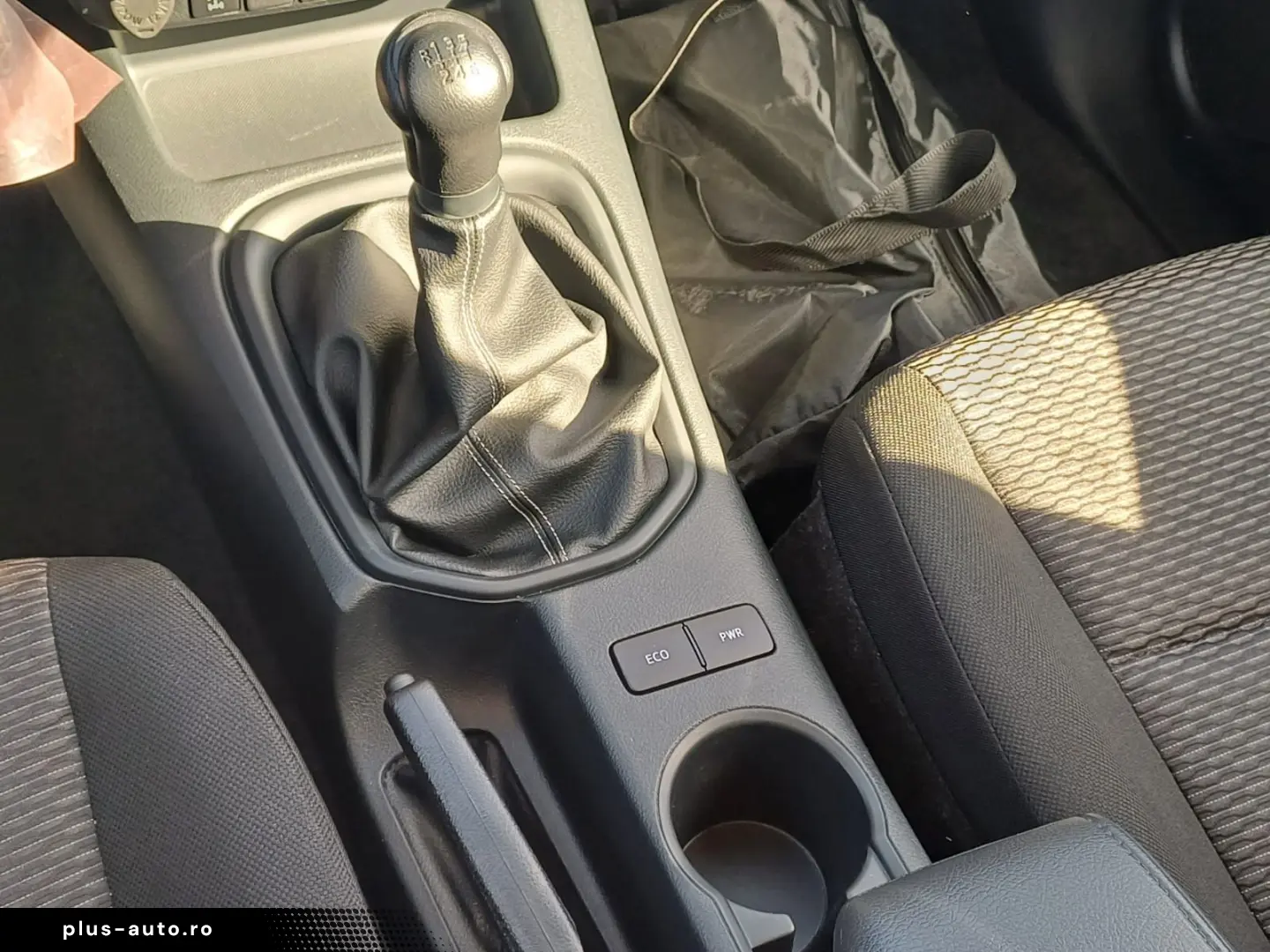 Toyota HILUX 2WD 2.4 D-4D 2.4 diesel 150 CP MT6