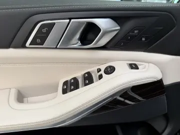 BMW X5 M-SPORT XD LEDER NAVI PANO