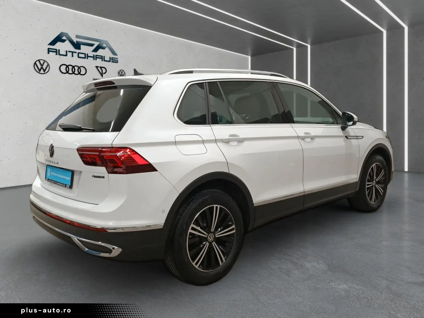 VW Tiguan 2.0 TSI Elegance 4M DSG AHK RFK Matrix AC