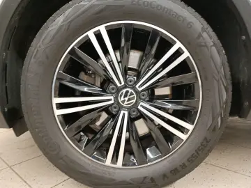 VW Tiguan 2.0 TSI Elegance 4M DSG AHK RFK Matrix AC