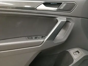 VW Tiguan 2.0 TSI Elegance 4M DSG AHK RFK Matrix AC