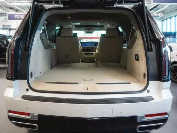 Cadillac Escalade ESV 6.2L Premium Lux Platinum MY 2026