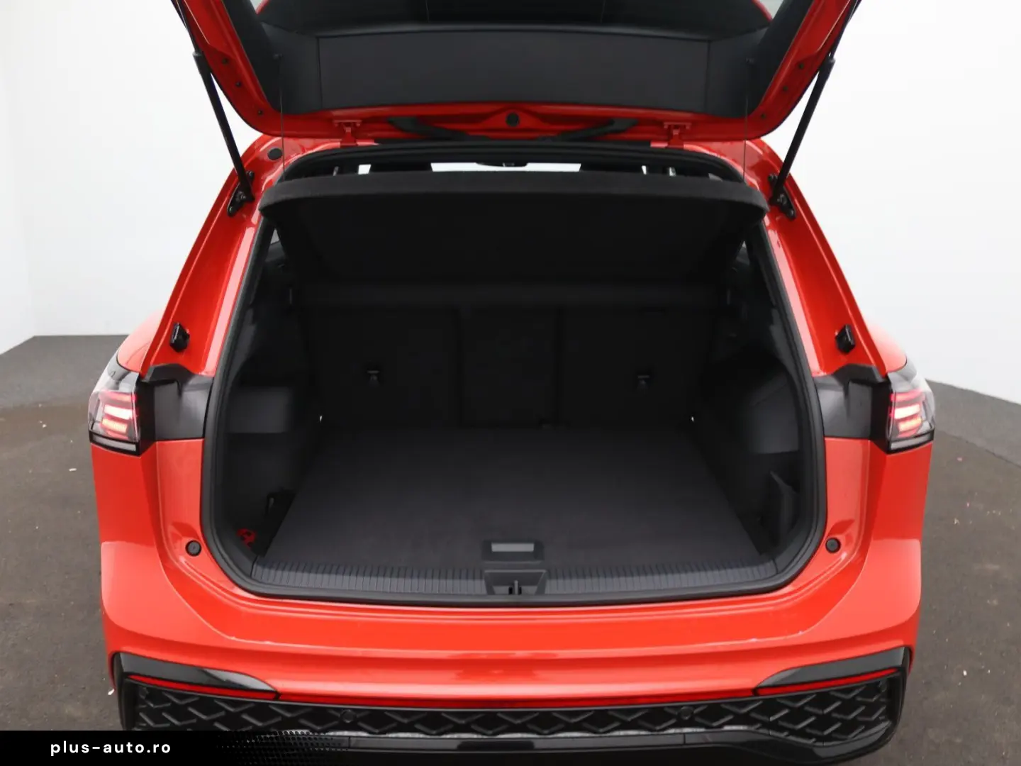 VW Tiguan R-Line 1.5eTSI DSG   Navi  ParkAssi  LED