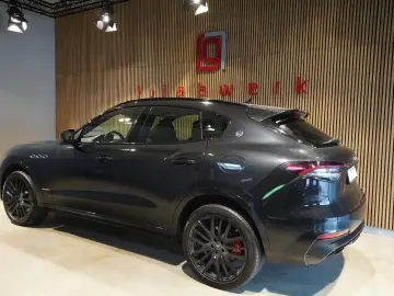 MASERATI Levante Gransport SQ4  U-Frei Pano 1.Hd N.Mod