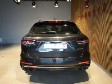 MASERATI Levante Gransport SQ4  U-Frei Pano 1.Hd N.Mod