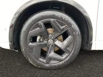 VW Tiguan R-Line 1.5 TSI DSG Navi ACC Pano Matrix