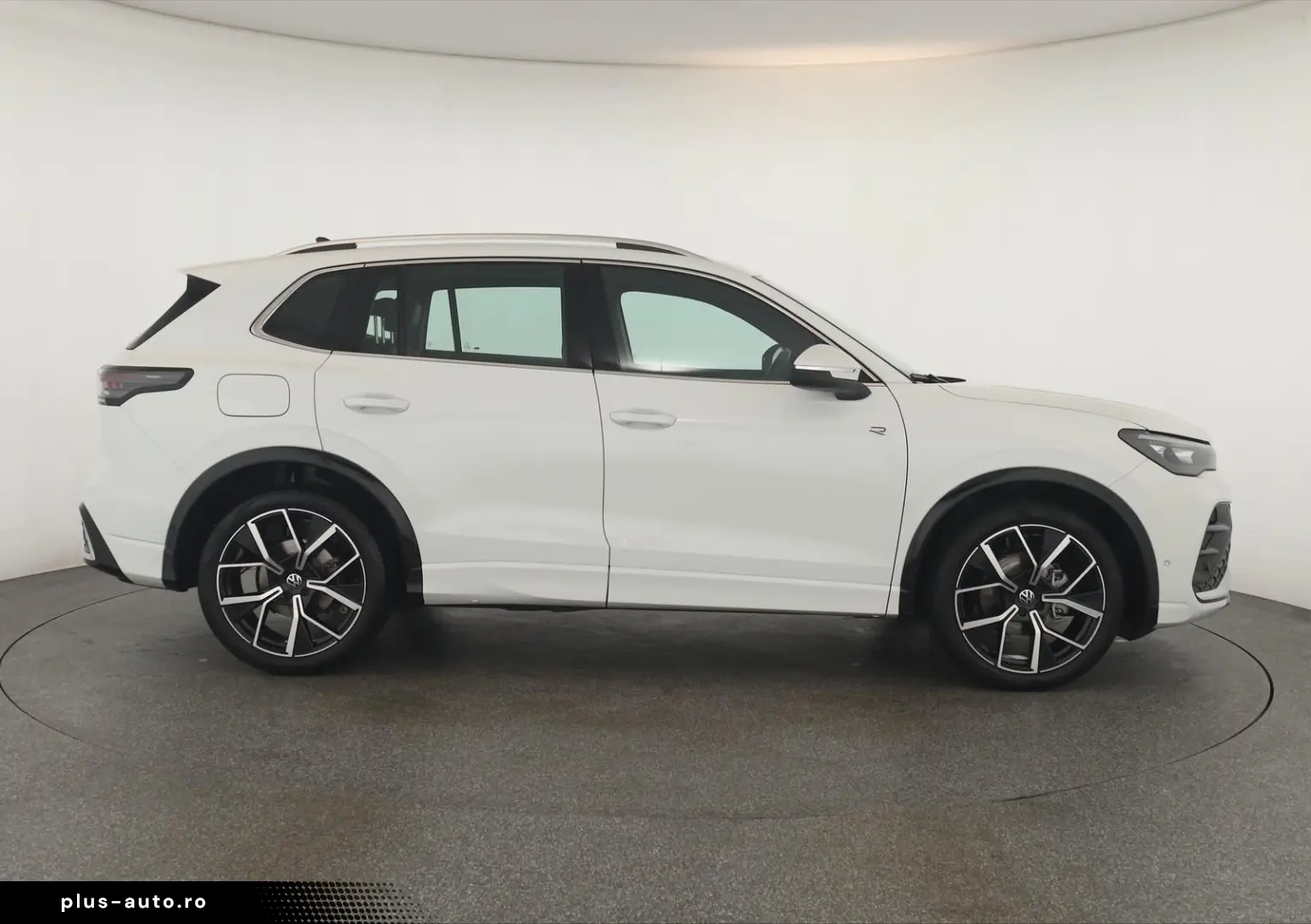 VW Tiguan 1.5 eTSI DSG R-Line IQ Pano Navi ACC 360