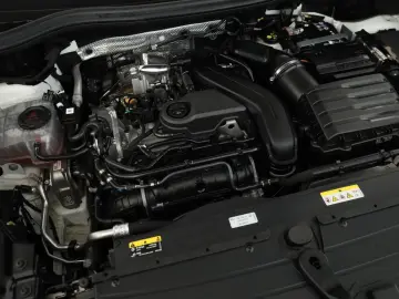 VW Tiguan 1.5 eTSI DSG R-Line IQ Pano Navi ACC 360