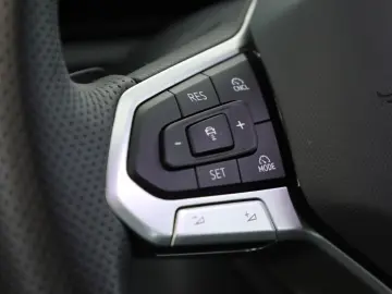 VW Tiguan 1.5 eTSI DSG R-Line IQ Pano Navi ACC 360