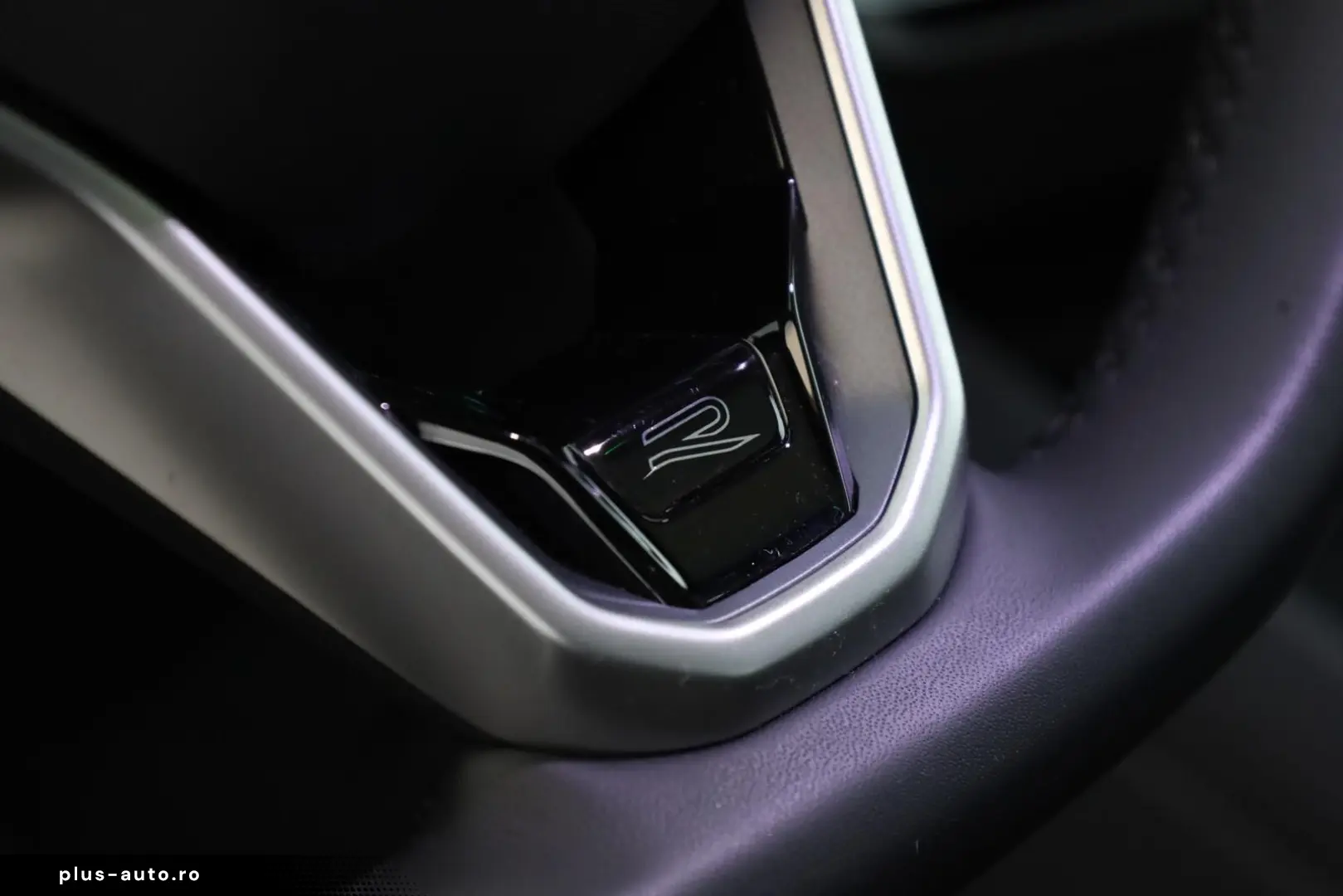 VW Tiguan 1.5 eTSI DSG R-Line IQ Pano Navi ACC 360