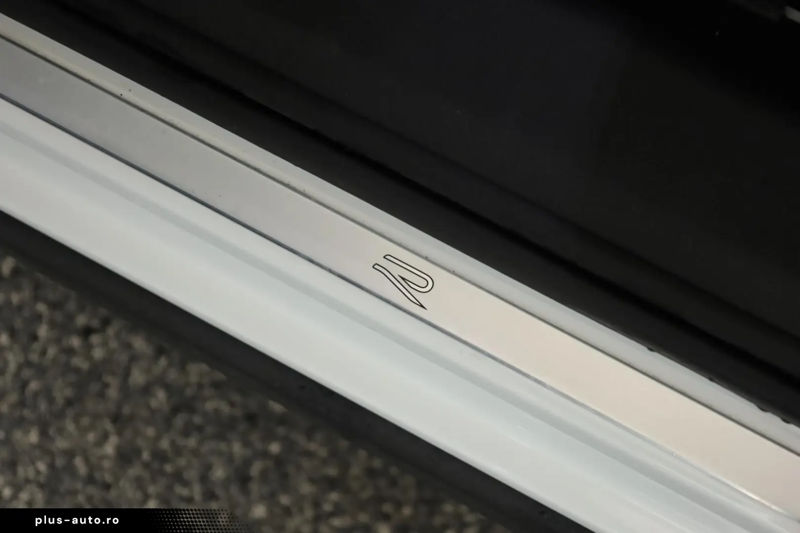 VW Tiguan 1.5 eTSI DSG R-Line IQ Pano Navi ACC 360