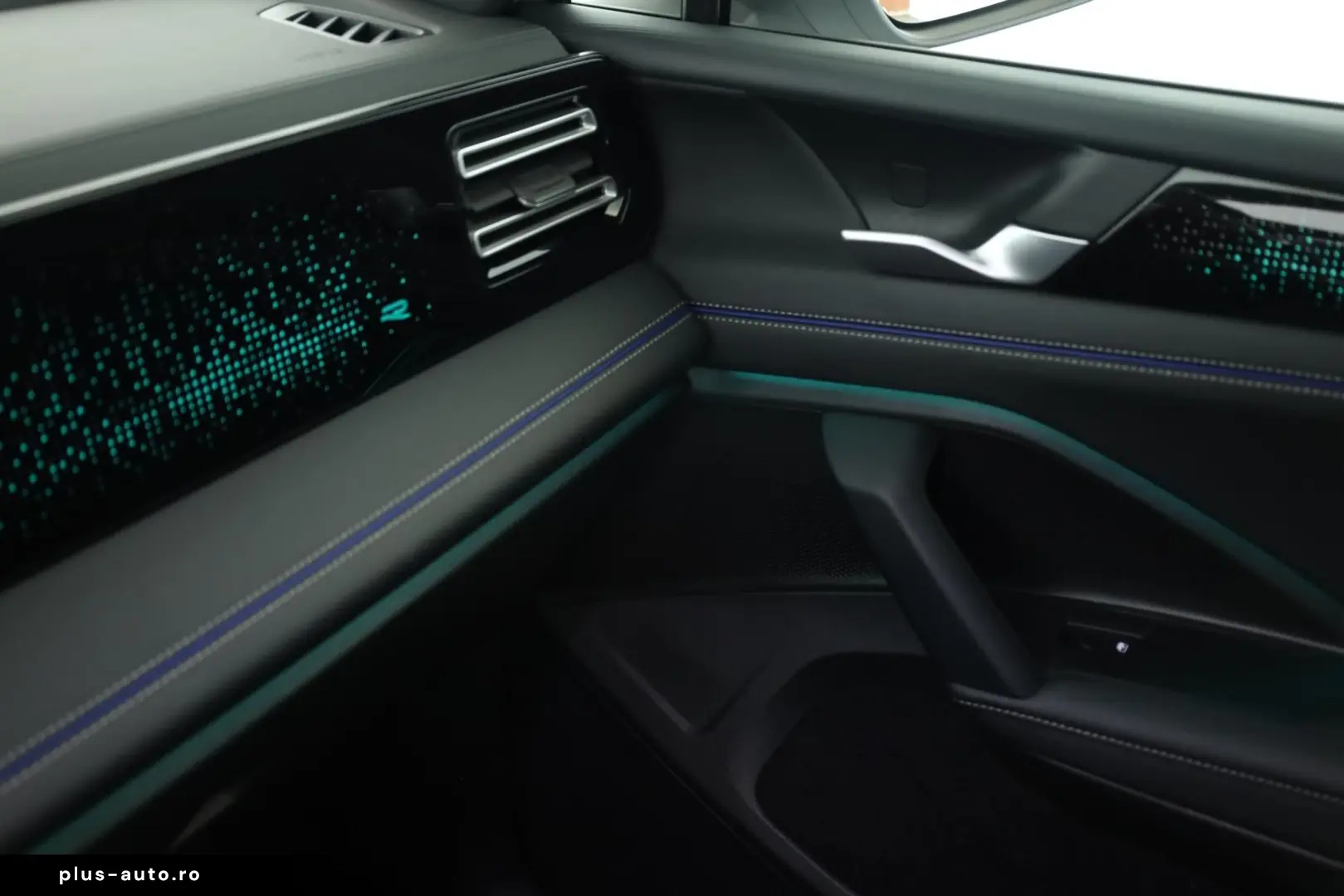 VW Tiguan 1.5 eTSI DSG R-Line IQ Pano Navi ACC 360