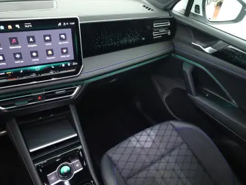 VW Tiguan 1.5 eTSI DSG R-Line IQ Pano Navi ACC 360