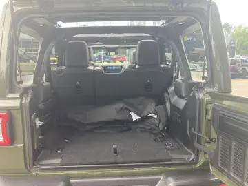 JEEP Wrangler Unlimited Sahara 2.0 T-GDI   SKY ONE  N