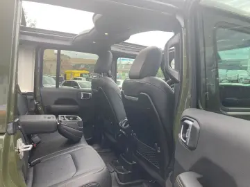 JEEP Wrangler Unlimited Sahara 2.0 T-GDI   SKY ONE  N