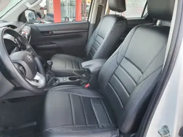 TOYOTA HiLux 4x4 Double Cab Standheizung AHK Hardtop