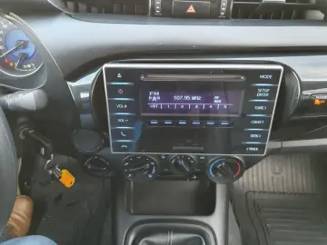 TOYOTA HiLux 4x4 Double Cab Standheizung AHK Hardtop