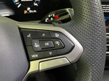 VW Tiguan 2.0 TSI 4Motion R-Line  DSG ACC NAVI LM