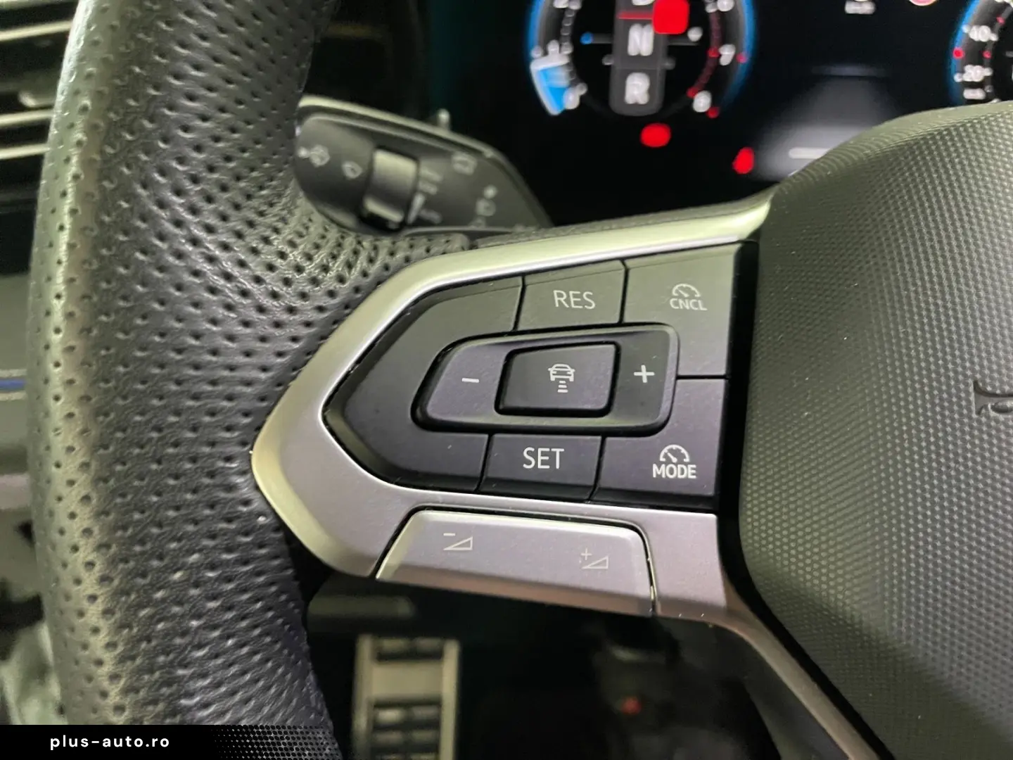 VW Tiguan 2.0 TSI 4Motion R-Line  DSG ACC NAVI LM