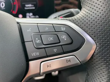 VW Tiguan 2.0 TDI 4Motion R-Line  DSG NAVI ACC DAB