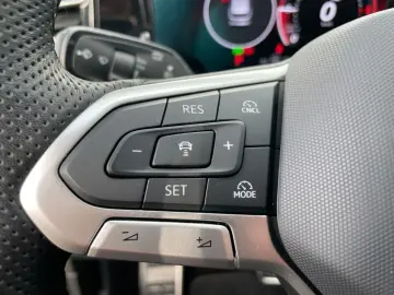 VW Tiguan 2.0 TDI 4Motion R-Line  DSG NAVI ACC DAB