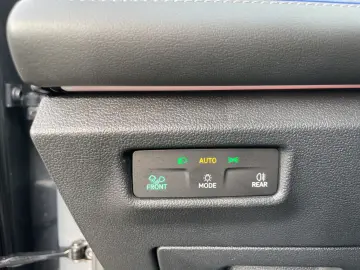 VW Tiguan 2.0 TDI 4Motion R-Line  DSG NAVI ACC DAB