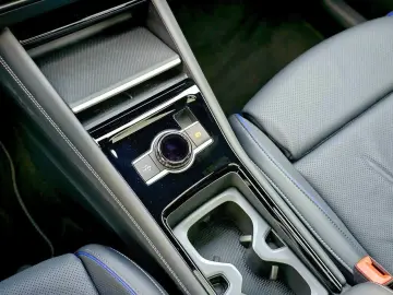 VW Tiguan 2.0 TDI 4MOTION DSG R-Line IQ.Drive AHK