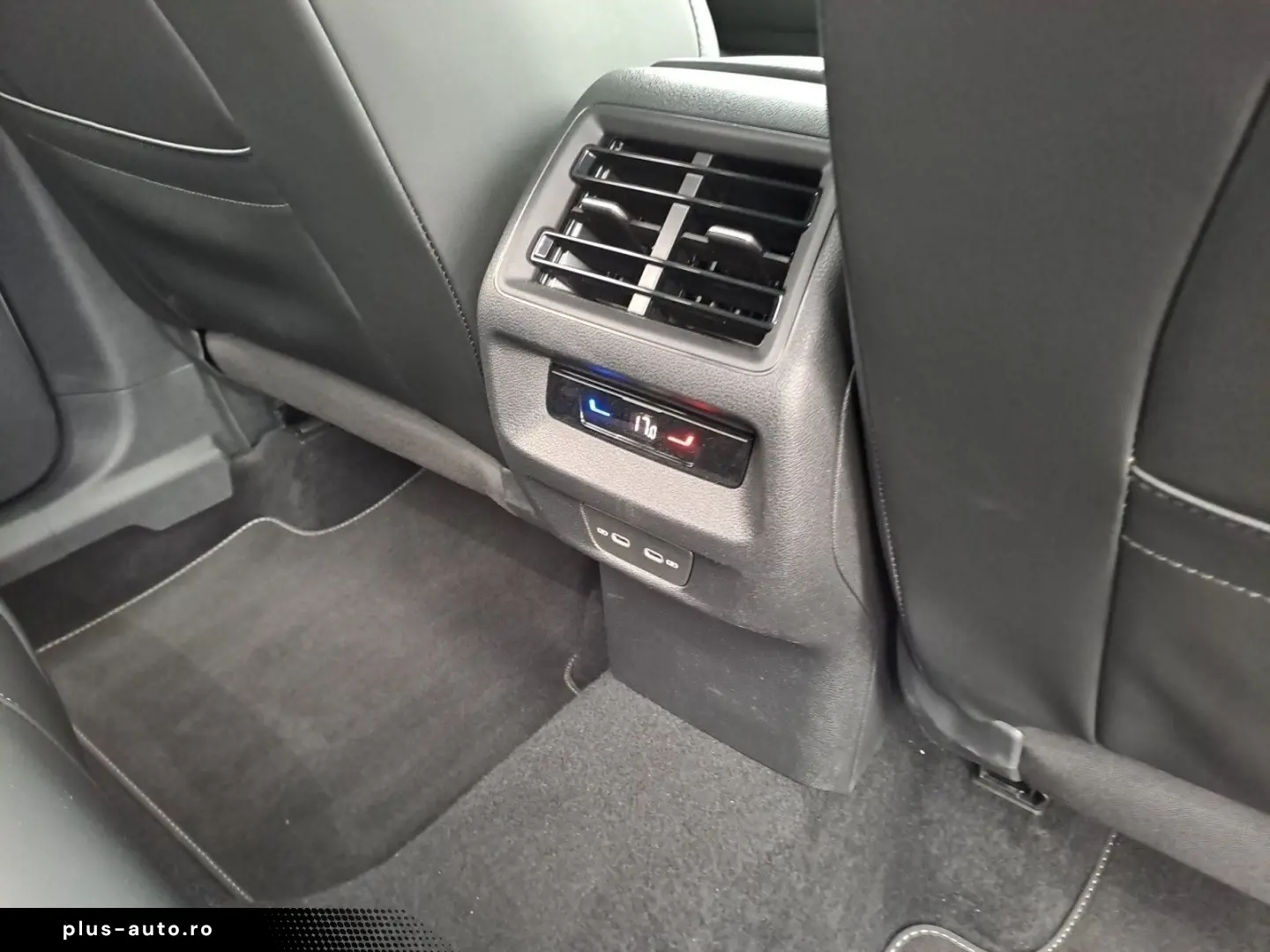 VW Tiguan 2.0 TDI SCR 4MOTION DSG R-Line  AHK HEAD-