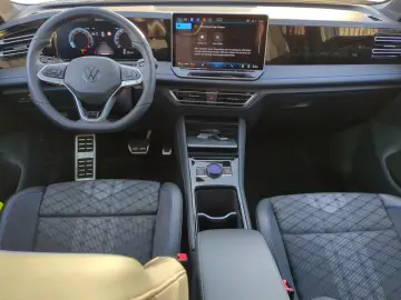 VW Tiguan R-Line 2.0 TSI DSG 4M Pano AHK Matrix ACC