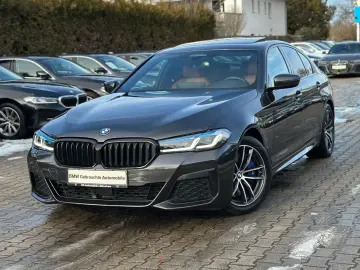 BMW 530d xDrive M-Sportpaket Glasdach Laser H K ACC