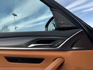 BMW 530d xDrive M-Sportpaket Glasdach Laser H K ACC