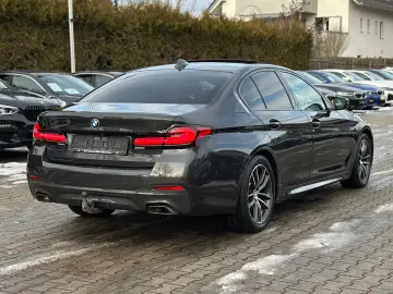 BMW 530d xDrive M-Sportpaket Glasdach Laser H K ACC