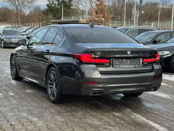 BMW 530d xDrive M-Sportpaket Glasdach Laser H K ACC