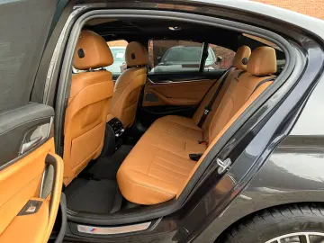 BMW 530d xDrive M-Sportpaket Glasdach Laser H K ACC