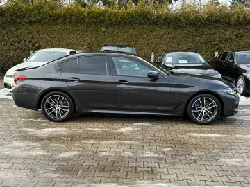 BMW 530d xDrive M-Sportpaket Glasdach Laser H K ACC