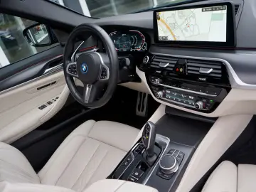 BMW 530e M Sport Pro Individual HUD ACC H&K Massage