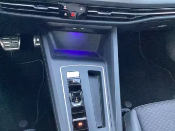 VW Golf 1.0 eTSI DSG ACTIVE LED NAVI ACC PRIVACY KA