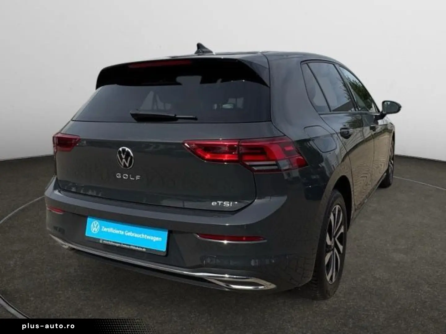 VW Golf VIII 1.0 eTSI DSG Active Navi AHK Pano