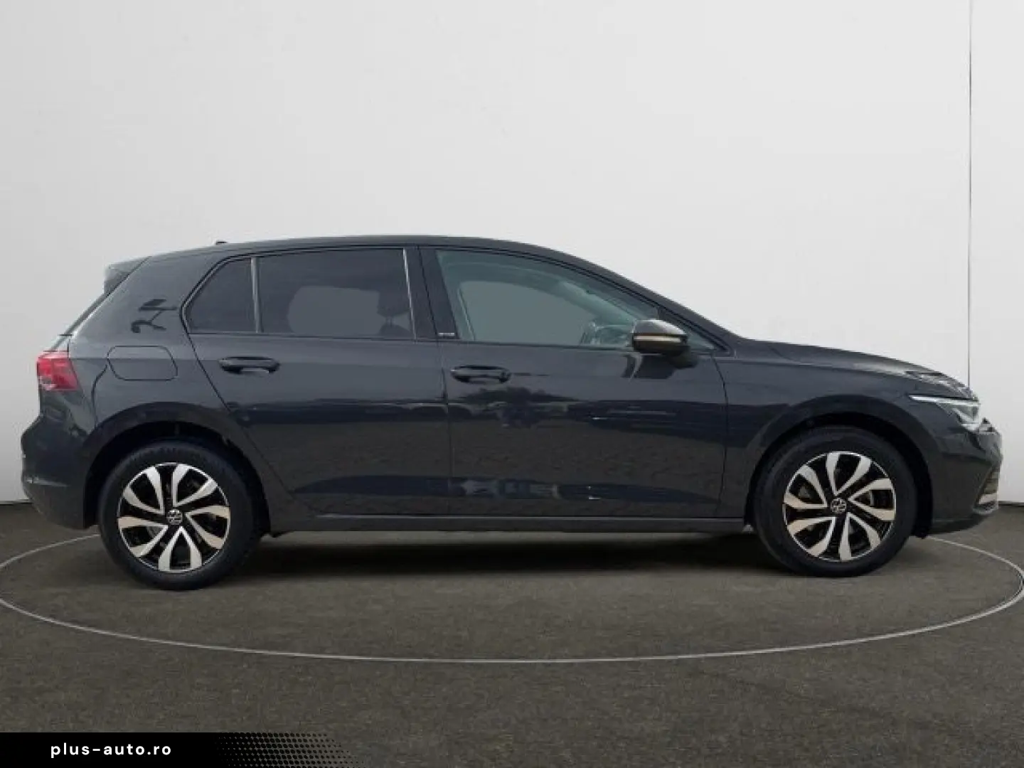 VW Golf VIII 1.0 eTSI DSG Active Navi AHK Pano