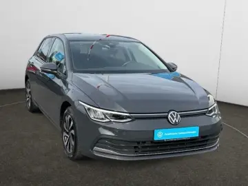 VW Golf VIII 1.0 eTSI DSG Active Navi AHK Pano