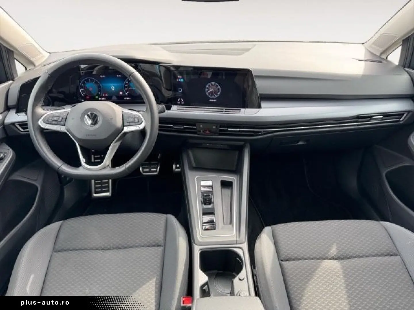 VW Golf VIII 1.0 eTSI DSG Active Navi AHK Pano